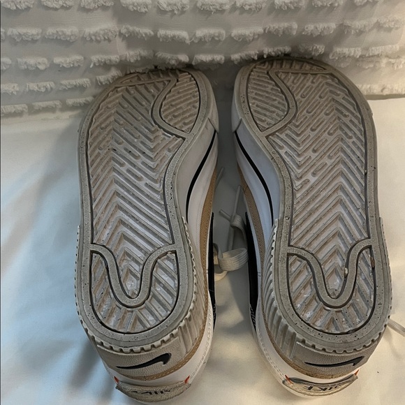 Nike White and Black Court Legacy Lift Sneakers - Picture 6 of 7